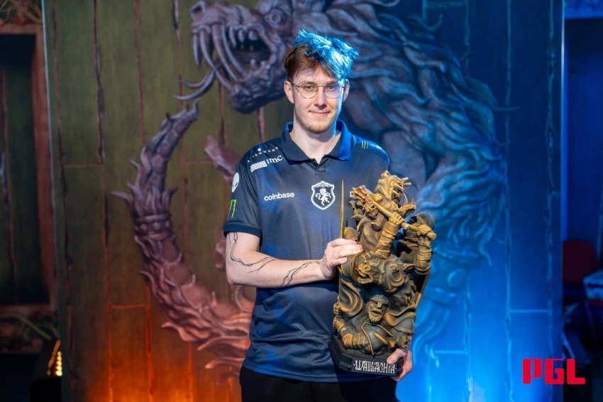 Аналитик Dota 2 назвал SabeRLight главным мошенником с огромной и незаслуженной зарплатой​